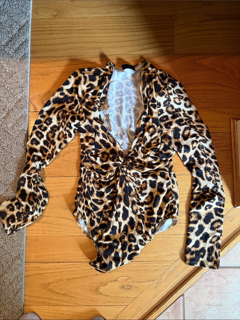 On twelfth leopard Print Twist-Front Long Sleeve Bodysuit large new